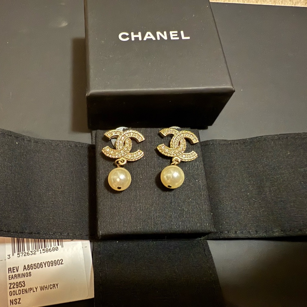 Authentic 🎉. CHANEL Gold and White Pearl Drop Earrings